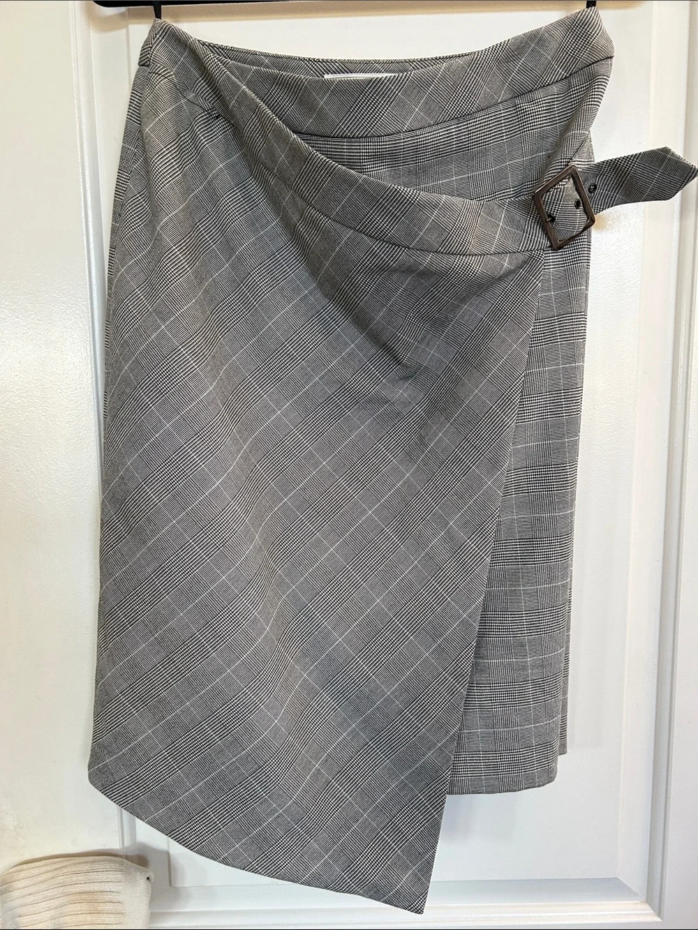 Jones Wear Angled Hem Gray Plaid Skirt with Buckle-size 4
